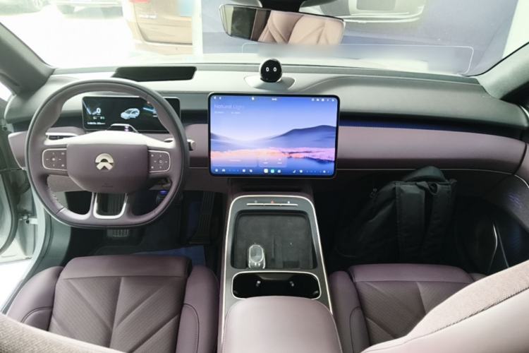 Used Nio ET5T 2025 75 kWh Touring Center Console