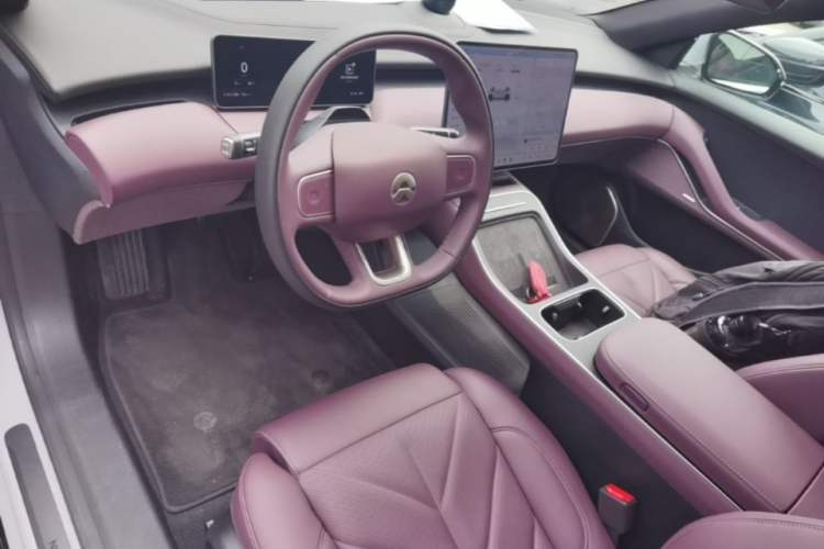 Used Nio ET5T 2025 75 kWh Touring Center Console
