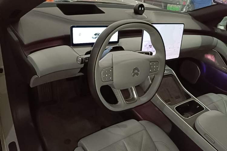 Used Nio ET5T 2025 75 kWh Touring Center Console