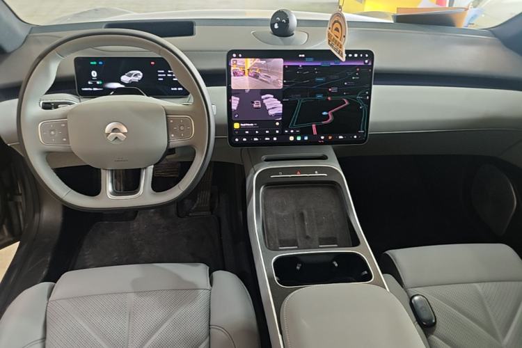 Used Nio ET5T 2025 75 kWh Touring Center Console