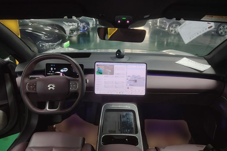Used Nio ET5T 2025 75 kWh Touring Center Console