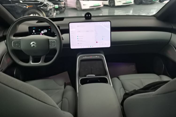 Used Nio ET5T 2025 75 kWh Touring Center Console