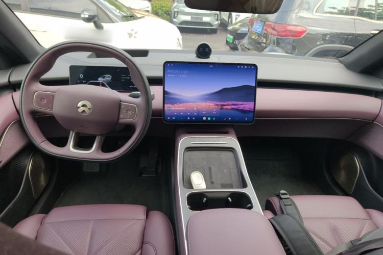 Used Nio ET5T 2025 75 kWh Touring Center Console