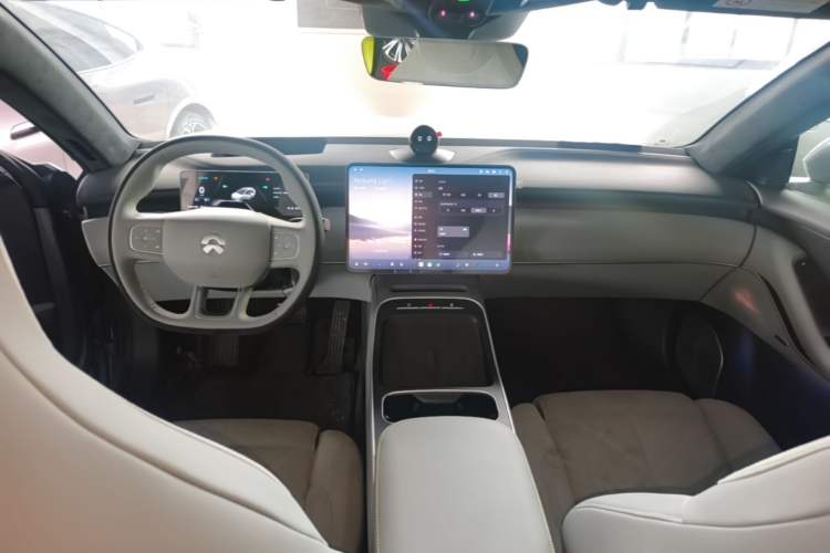 Used Nio ET5T 2025 Model Champion Commemorative Edition, 75kWh Touring Center Console