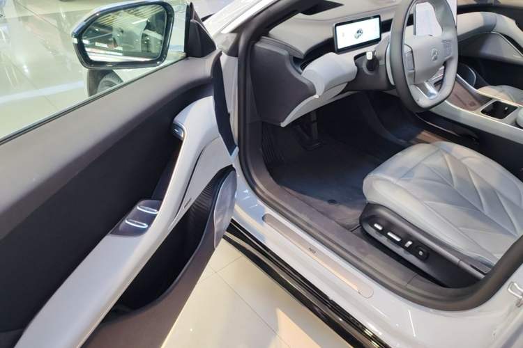 Used Nio ET5T 2025 75 kWh Touring Driver Seat