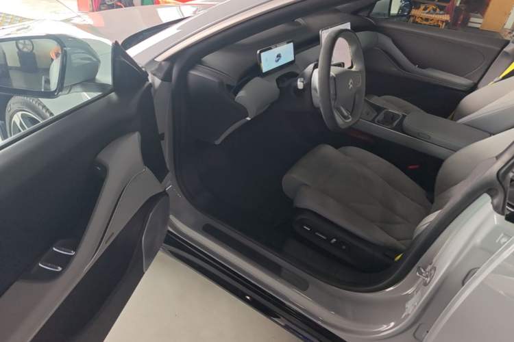 Used Nio ET5T 2025 Model Champion Commemorative Edition, 75kWh Touring Driver Seat