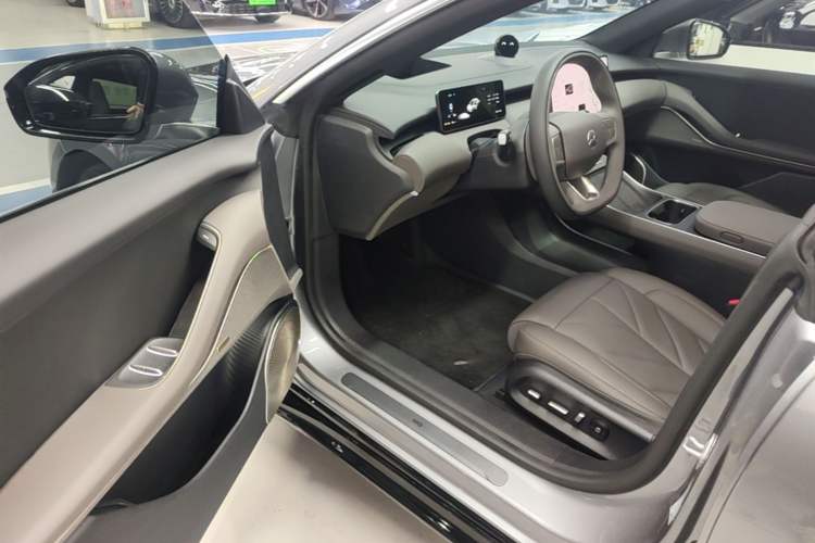 Used Nio ET5T 2025 75 kWh Touring Driver Seat