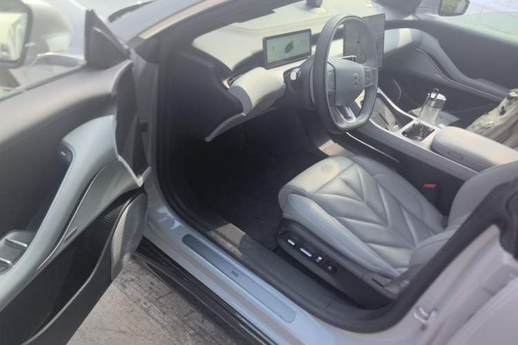Used Nio ET5T 2025 75 kWh Touring Driver Seat