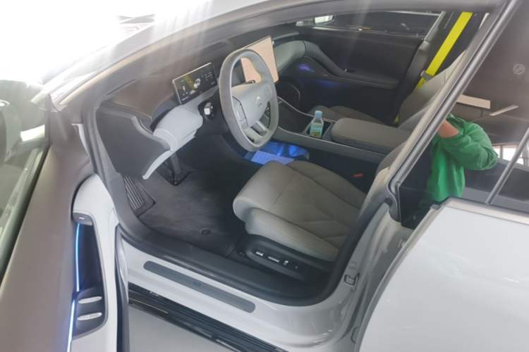 Used Nio ET5T 2025 Model Champion Commemorative Edition, 100kWh Touring Driver Seat
