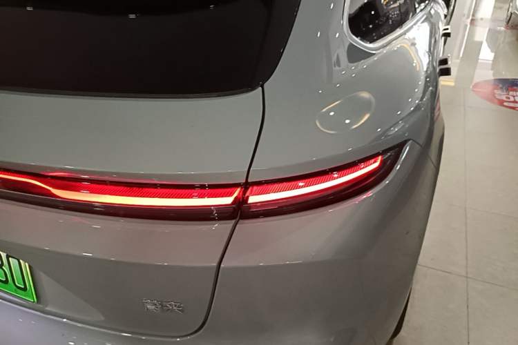 Used Nio ET5T 2025 75 kWh Touring Exterior 1