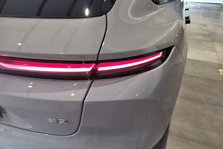 Used Nio ET5T 2025 75 kWh Touring Exterior 3