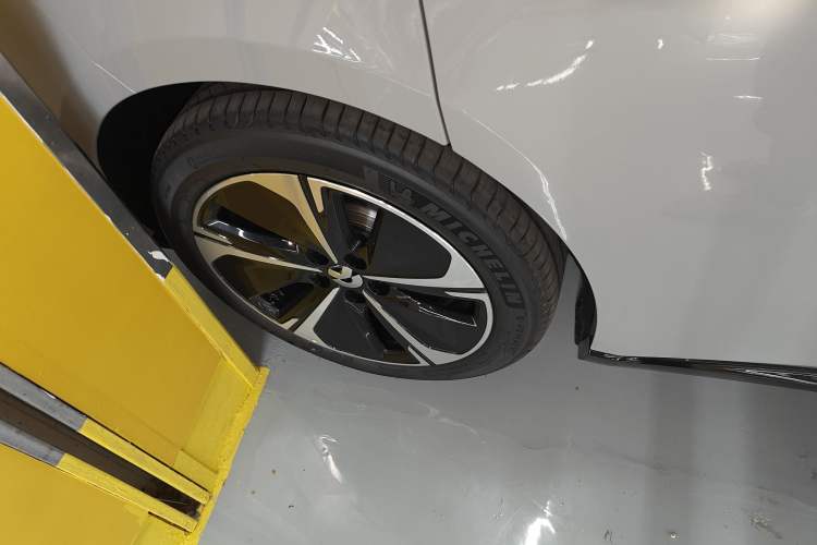 Used Nio ET5T 2025 75 kWh Touring Exterior 8