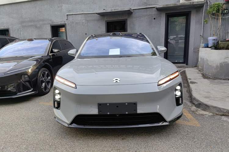 Used Nio ET5T 2025 75 kWh Touring Front