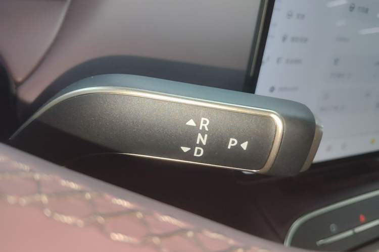 Used Nio ET5T 2025 75 kWh Touring Gear Lever