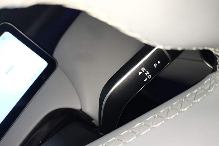 Used Nio ET5T 2025 75 kWh Touring Gear Lever