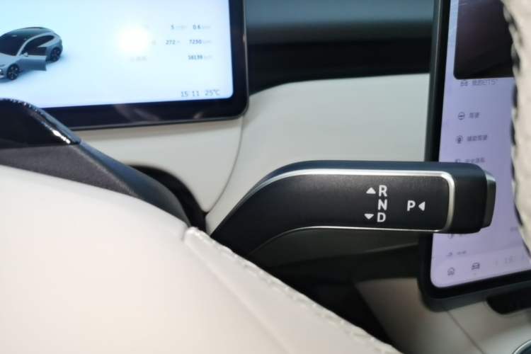 Used Nio ET5T 2025 75 kWh Touring Gear Lever