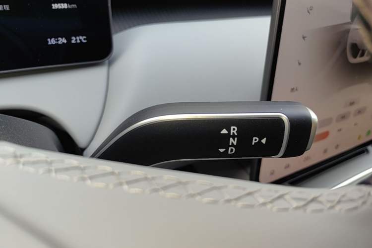 Used Nio ET5T 2025 75 kWh Touring Gear Lever