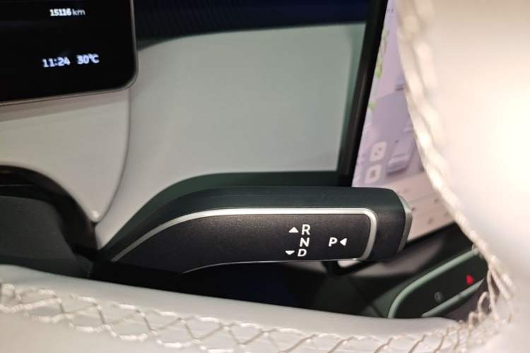 Used Nio ET5T 2025 75 kWh Touring Gear Lever