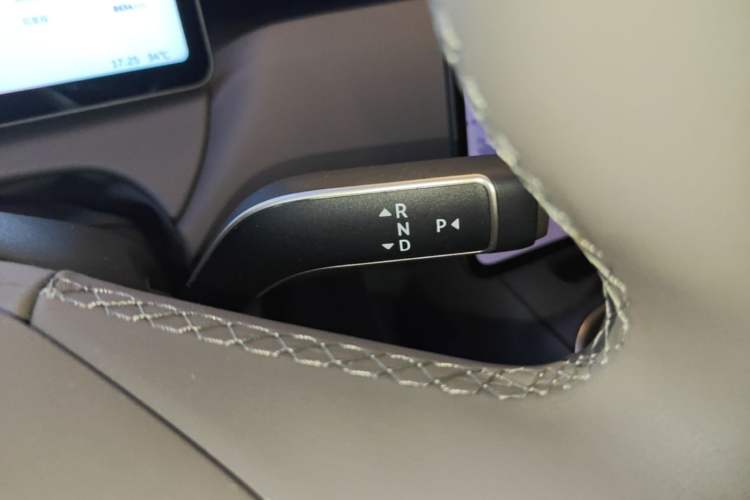Used Nio ET5T 2025 75 kWh Touring Gear Lever