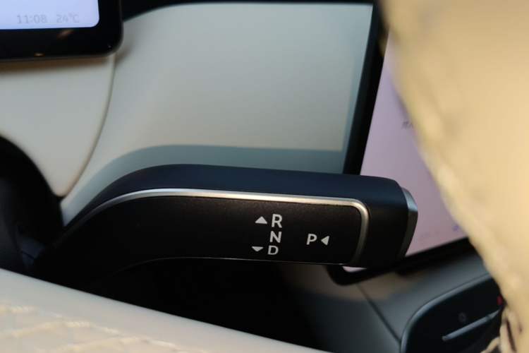 Used Nio ET5T 2025 75 kWh Touring Gear Lever