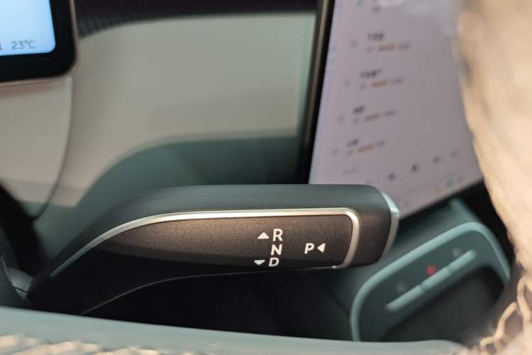 Used Nio ET5T 2025 75 kWh Touring Gear Lever