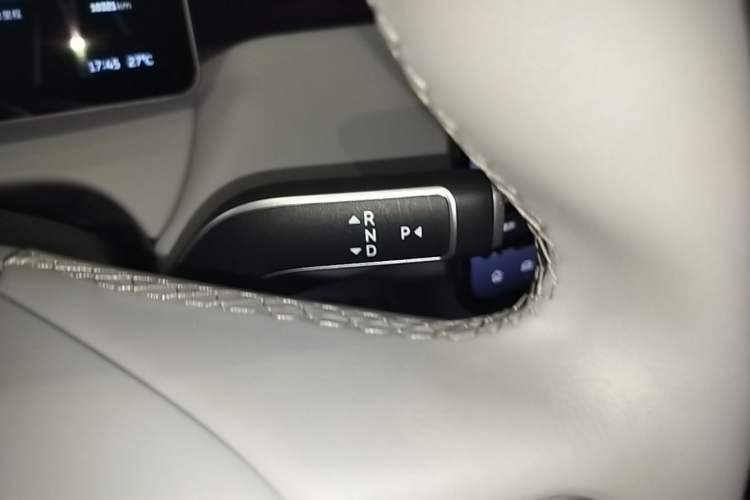 Used Nio ET5T 2025 75 kWh Touring Gear Lever