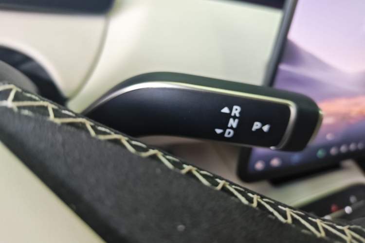 Used Nio ET5T 2025 75 kWh Touring Gear Lever