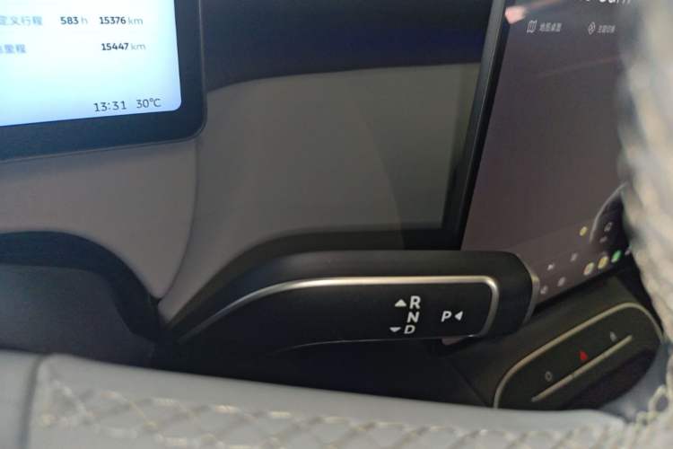 Used Nio ET5T 2025 75 kWh Touring Gear Lever