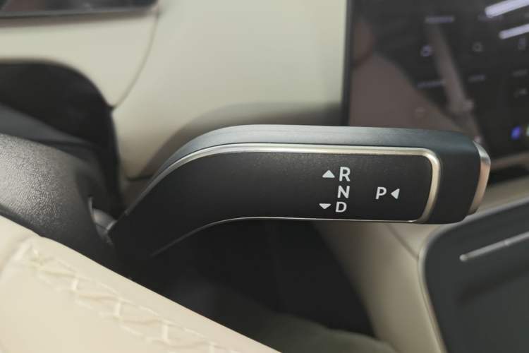 Used Nio ET5T 2025 75 kWh Touring Gear Lever