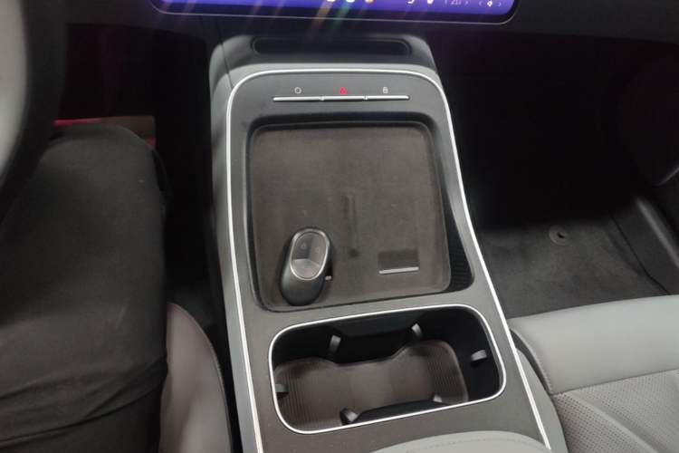 Used Nio ET5T 2025 75 kWh Touring Gear Lever