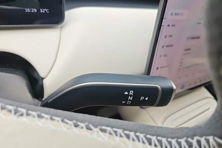 Used Nio ET5T 2025 100kWh Touring Gear Lever