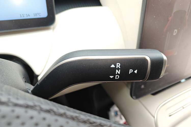 Used Nio ET5T 2025 75 kWh Touring Gear Lever
