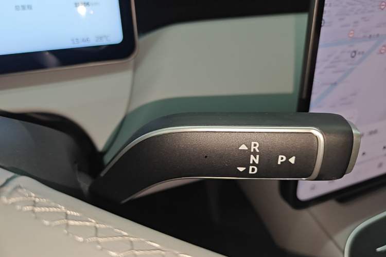 Used Nio ET5T 2025 75 kWh Touring Gear Lever
