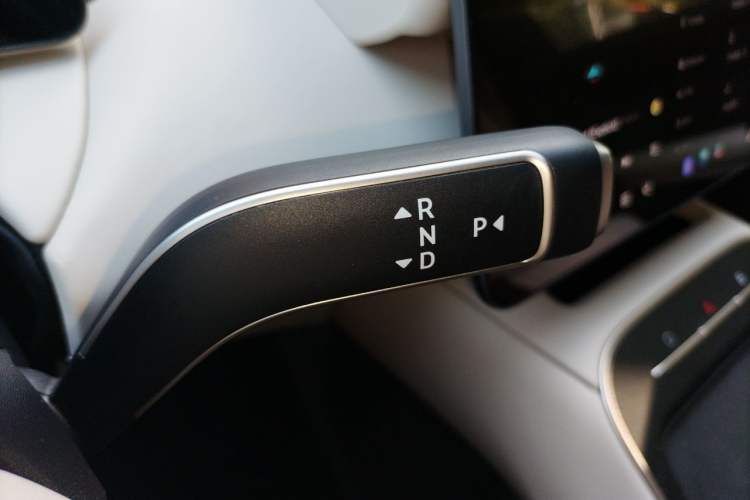 Used Nio ET5T 2025 75 kWh Touring Gear Lever