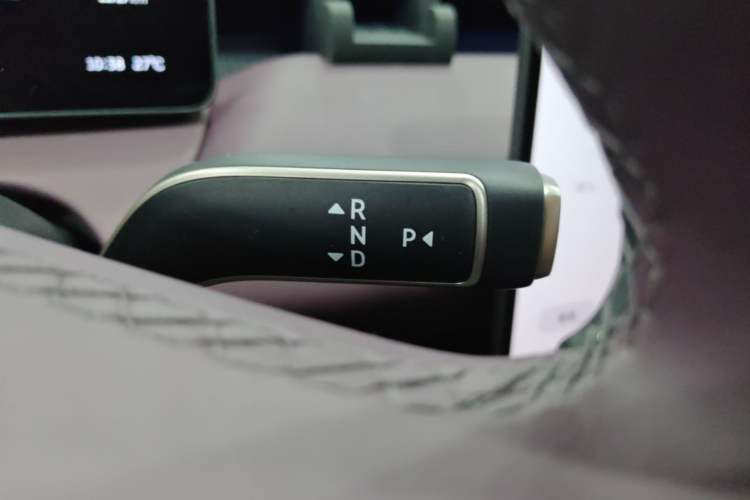 Used Nio ET5T 2025 75 kWh Touring Gear Lever