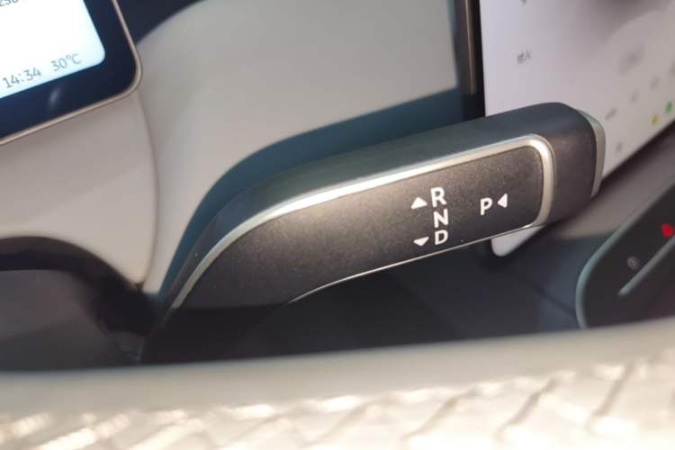 Used Nio ET5T 2025 75 kWh Touring Gear Lever