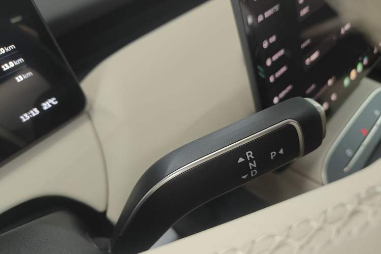 Used Nio ET5T 2025 75 kWh Touring Gear Lever