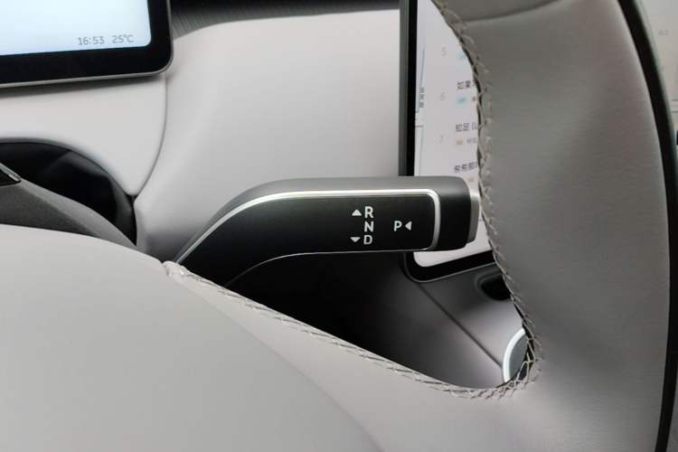 Used Nio ET5T 2025 75 kWh Touring Gear Lever