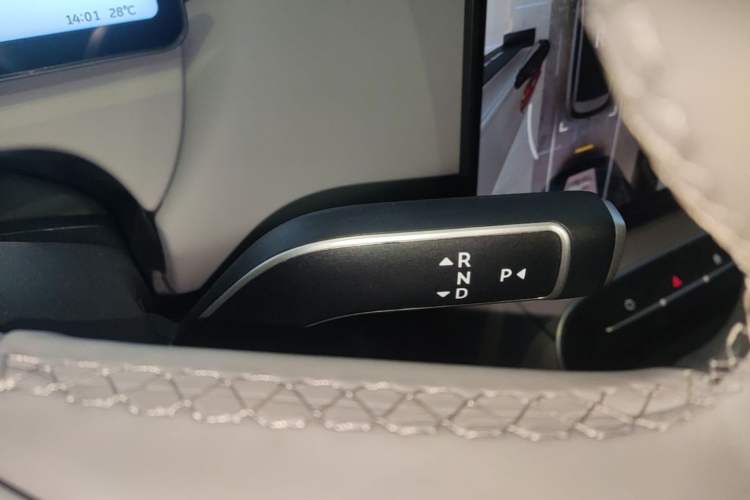 Used Nio ET5T 2025 75 kWh Touring Gear Lever