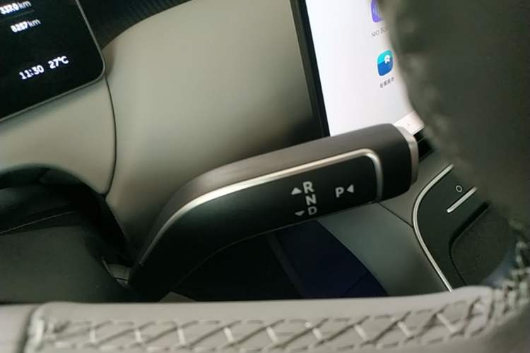 Used Nio ET5T 2025 75 kWh Touring Gear Lever