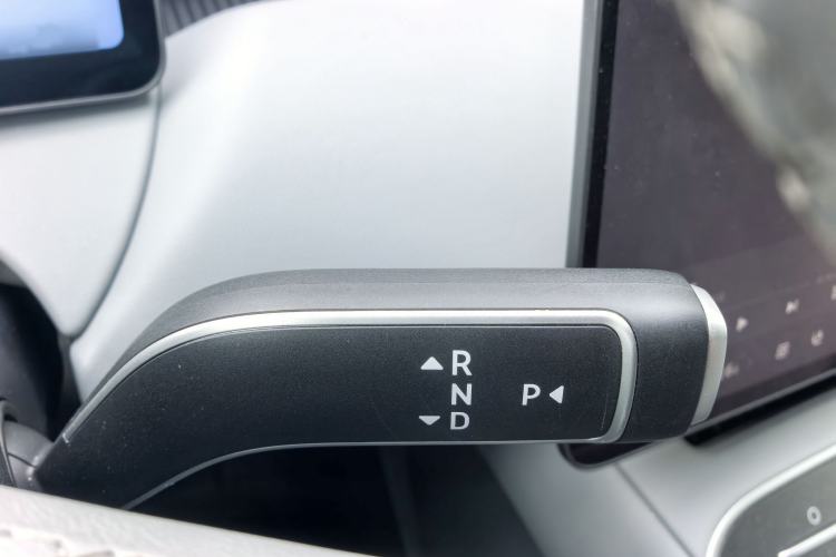 Used Nio ET5T 2025 75 kWh Touring Gear Lever