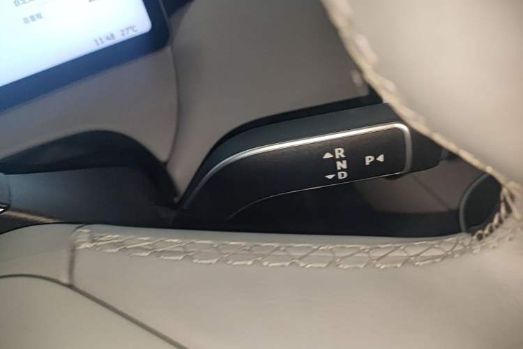 Used Nio ET5T 2025 75 kWh Touring Gear Lever