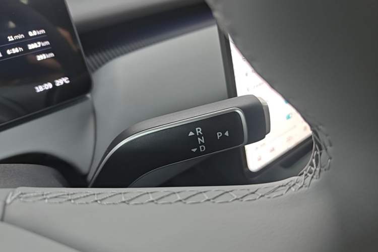 Used Nio ET5T 2025 75 kWh Touring Gear Lever