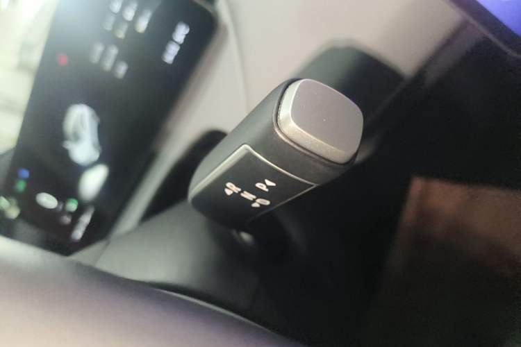 Used Nio ET5T 2025 75 kWh Touring Gear Lever