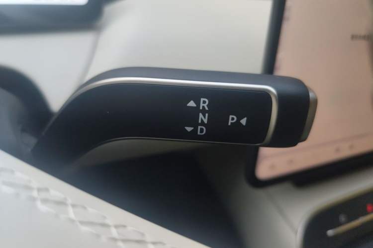 Used Nio ET5T 2025 75 kWh Touring Gear Lever