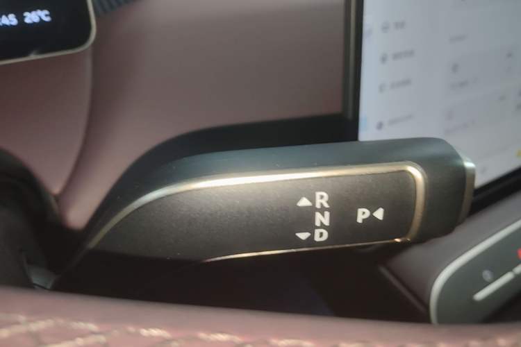 Used Nio ET5T 2025 75 kWh Touring Gear Lever