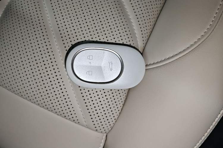Used Nio ET5T 2025 75 kWh Touring Interior 1