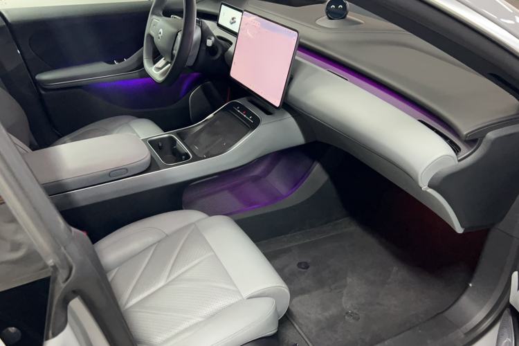 Used Nio ET5T 2025 75 kWh Touring Interior 1