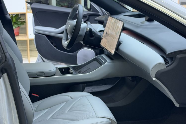 Used Nio ET5T 2025 75 kWh Touring Interior 10