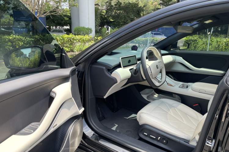 Used Nio ET5T 2025 75 kWh Touring Interior 2